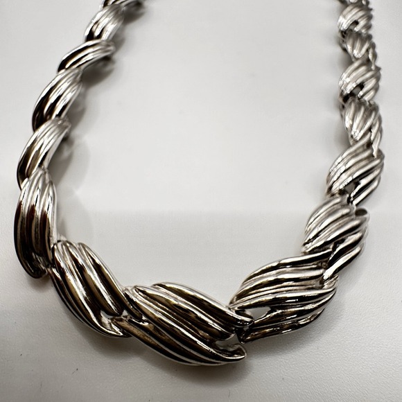 Vintage Trifari Necklace Textured Silver Tone Choker Collar 15 inch - Picture 3 of 11